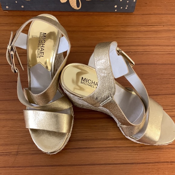 Micheal Kors Gold Wedges Size 7 1/5 - Picture 2 of 5